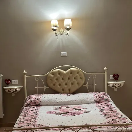 Oda ve Kahvaltı 85 M2, 3 Yatak Odalı, 3 Banyolu Daire, Casagiove Bölgesinde 2*