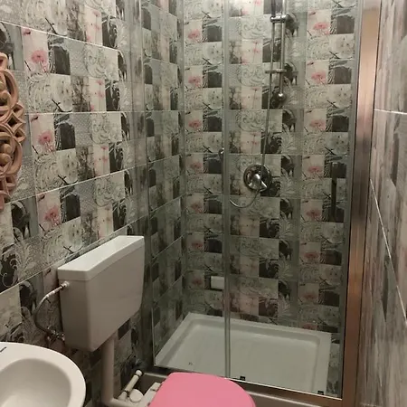 85 M2, 3 Yatak Odalı, 3 Banyolu Daire, Casagiove Bölgesinde Oda ve Kahvaltı Caserta